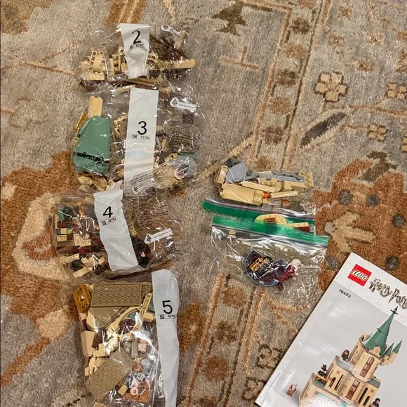 LEGO Harry Potter Hogwarts Castle Set - Picture 4 of 5
